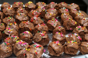 Italian Chocolate Balls that appear to have chocolate frosting instead of white in our family recipe. Image courtesy of Applecrumbs.com