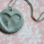 Make a fingerprint clay necklace Image/directions: diaryofamadcrafter.wordpress.com